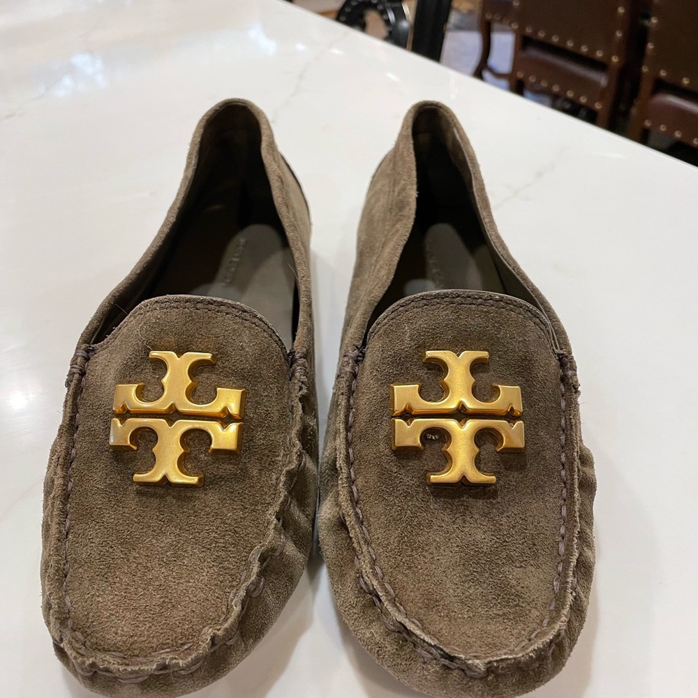 Brand new loafer size 8.  Daughter threw away the tags/box before trying on.